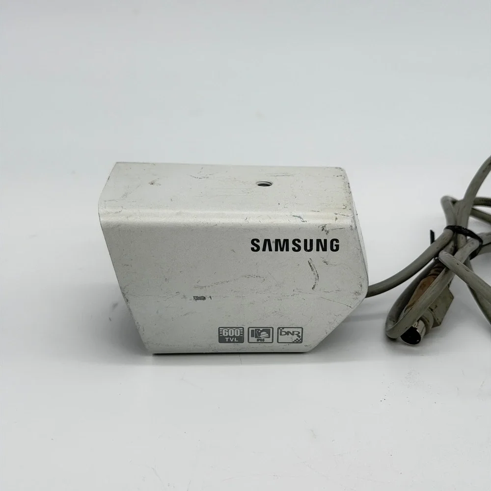 Samsung SOC-A101 Security Camera 600 TVL DNR Outdoor IP66 White with Mount